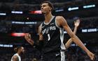 22岁文班3次拿下盖帽王！你知道史上盖帽王最多是谁吗？他能破吗